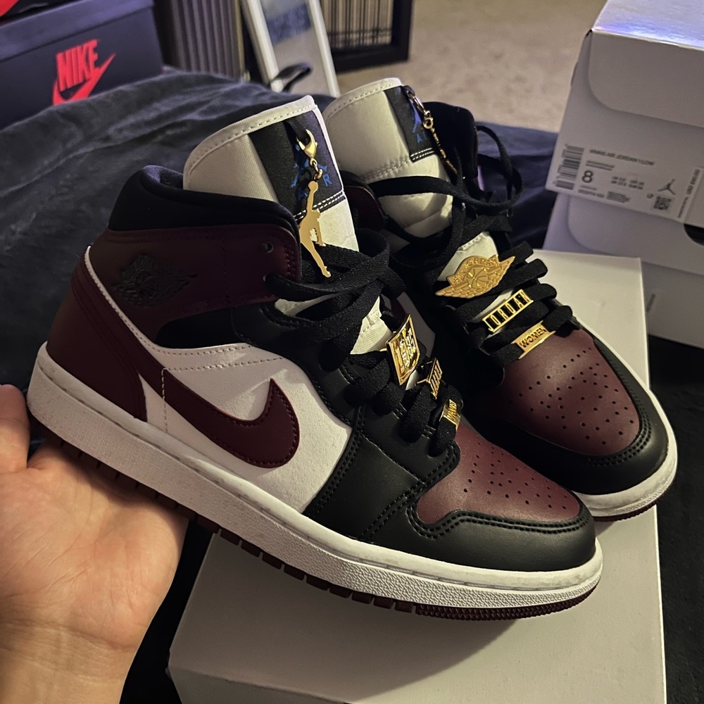 Air Jordan 1 Mid Dark Beetroot 8